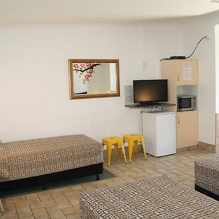 Central Motel Gin Gin Екстер'єр фото