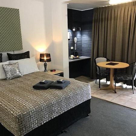 Central Motel Gin Gin Екстер'єр фото