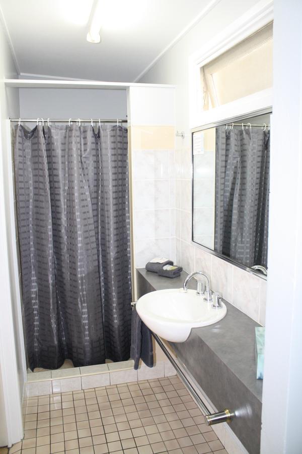 Central Motel Gin Gin Екстер'єр фото