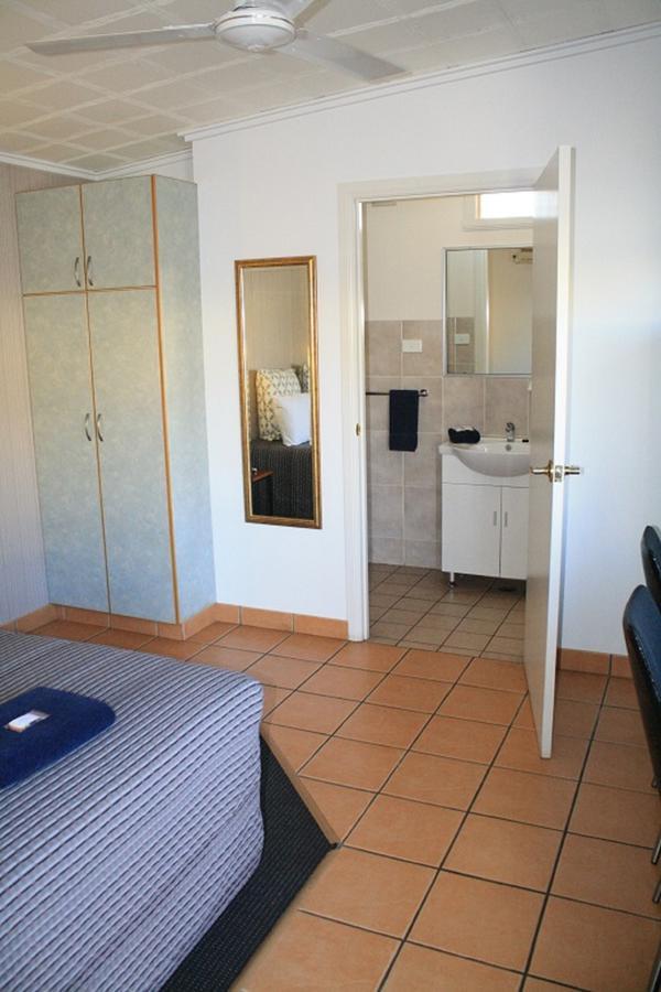 Central Motel Gin Gin Екстер'єр фото