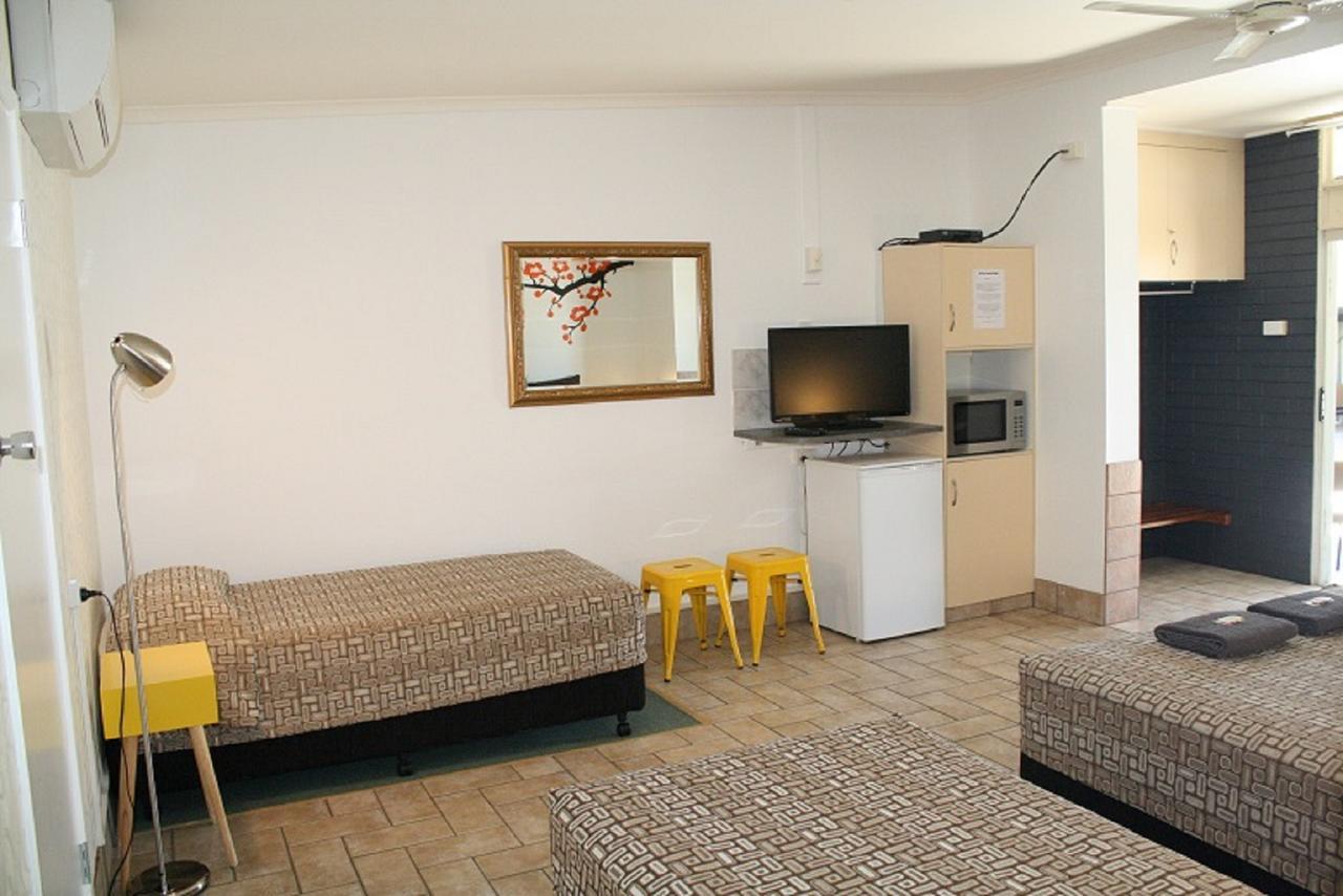Central Motel Gin Gin Екстер'єр фото