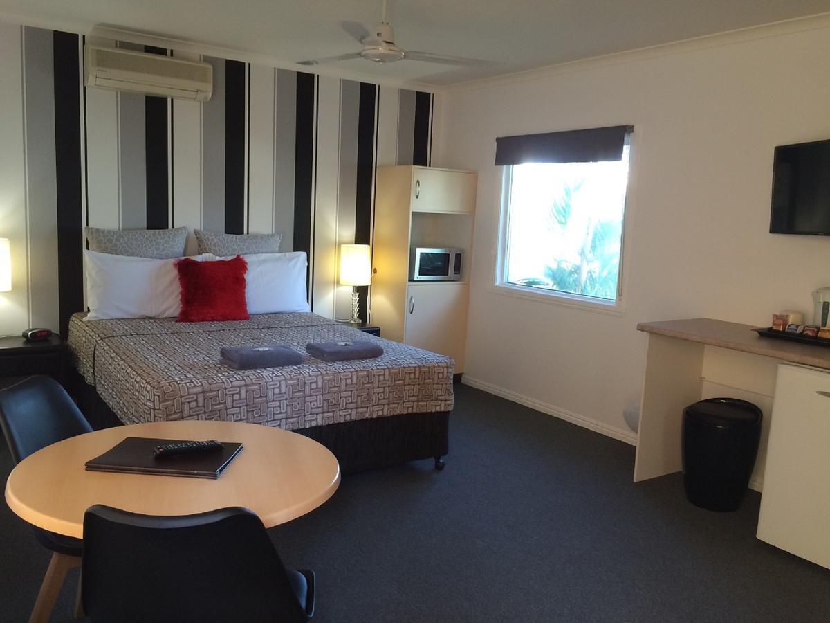 Central Motel Gin Gin Екстер'єр фото