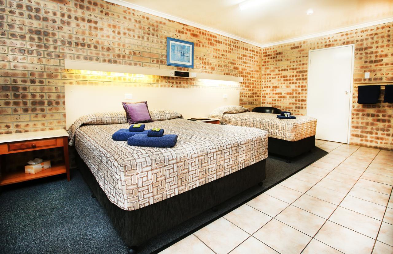 Central Motel Gin Gin Екстер'єр фото