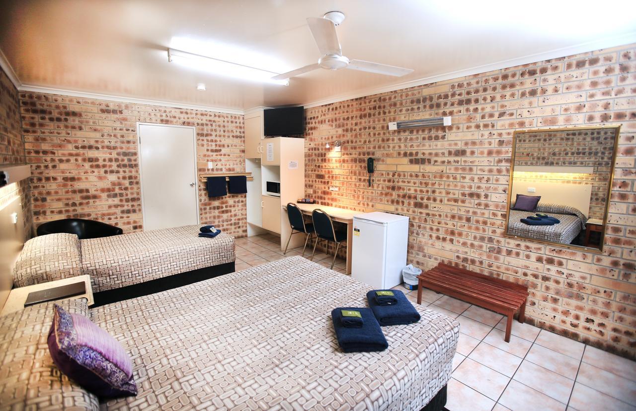 Central Motel Gin Gin Екстер'єр фото