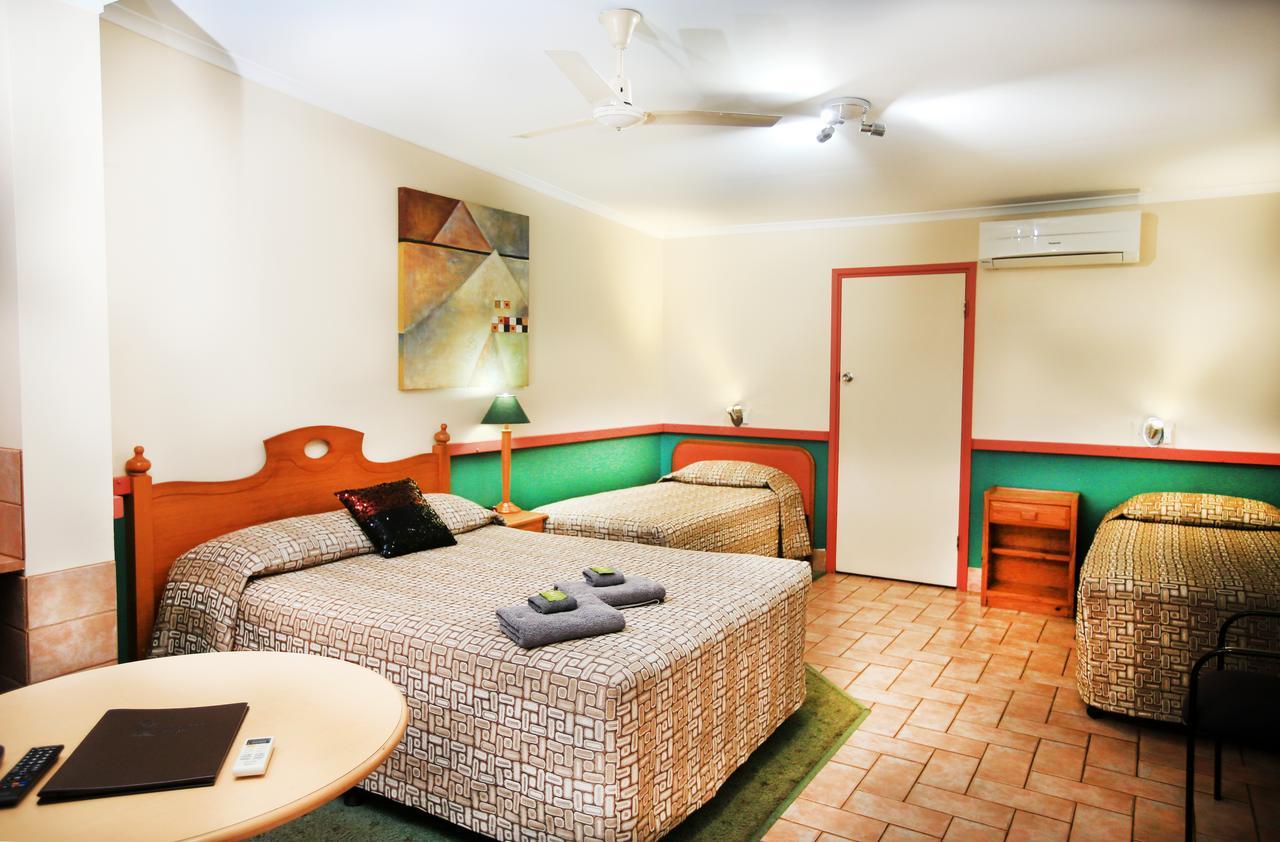 Central Motel Gin Gin Екстер'єр фото