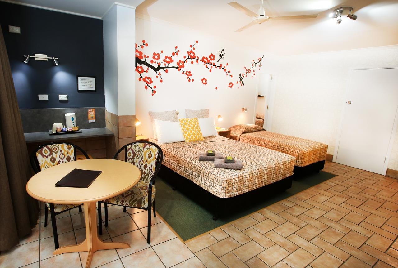 Central Motel Gin Gin Екстер'єр фото