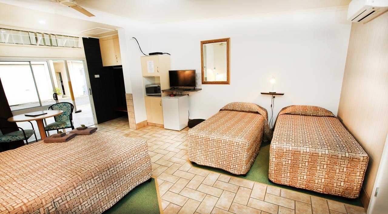Central Motel Gin Gin Екстер'єр фото