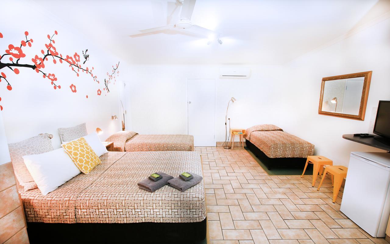 Central Motel Gin Gin Екстер'єр фото