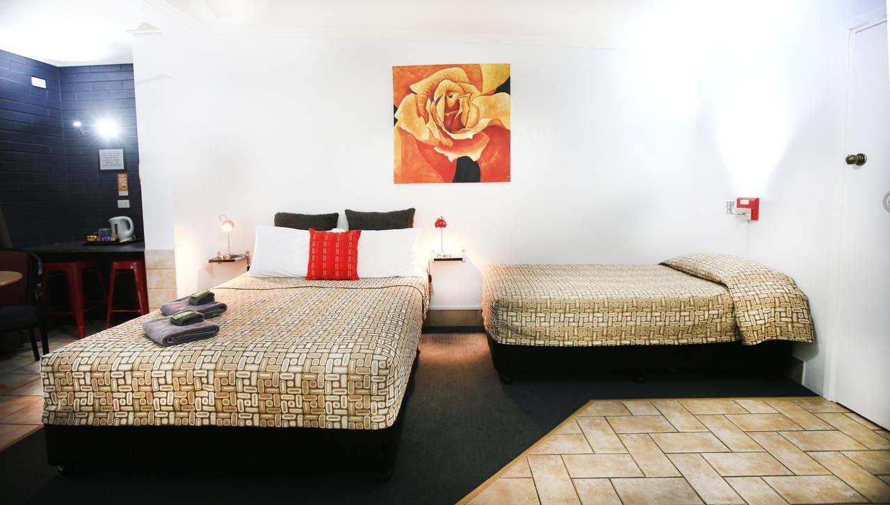 Central Motel Gin Gin Екстер'єр фото