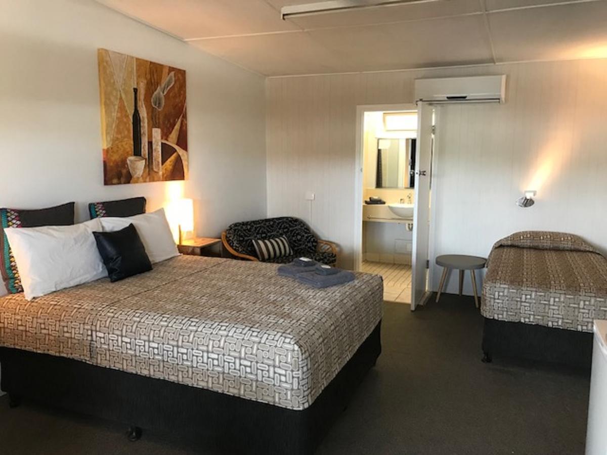 Central Motel Gin Gin Екстер'єр фото