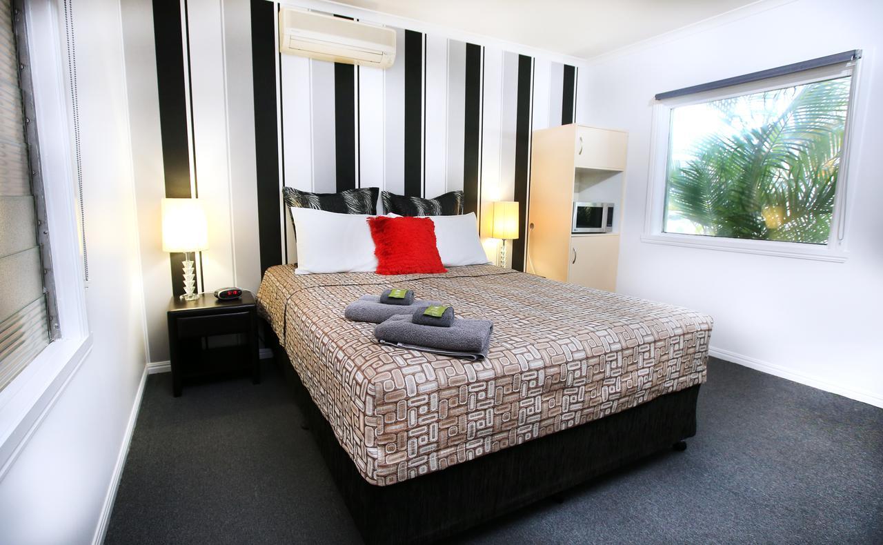 Central Motel Gin Gin Екстер'єр фото