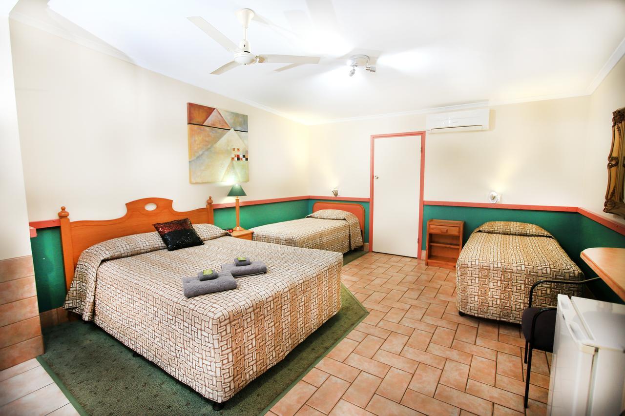 Central Motel Gin Gin Екстер'єр фото
