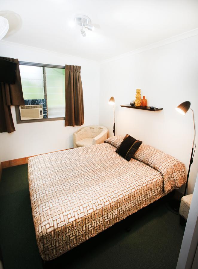 Central Motel Gin Gin Екстер'єр фото