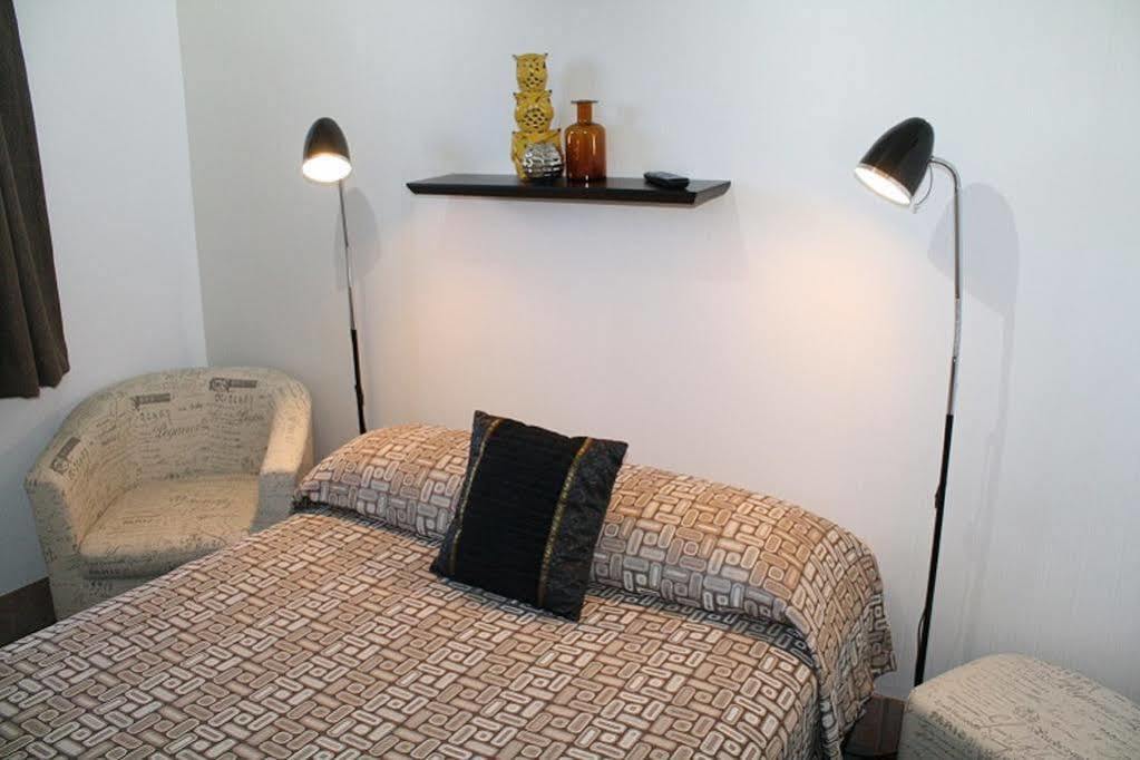 Central Motel Gin Gin Екстер'єр фото
