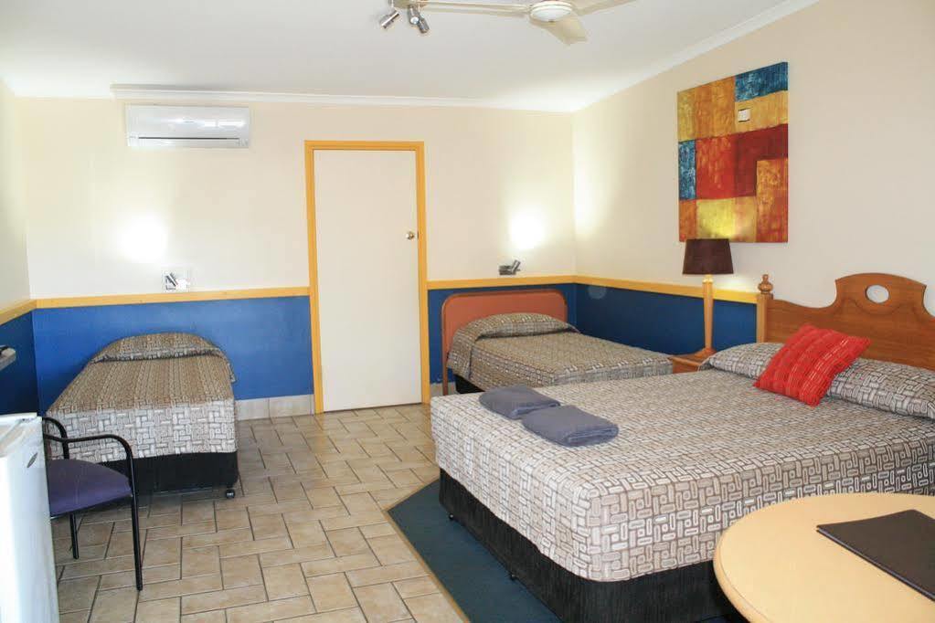 Central Motel Gin Gin Екстер'єр фото