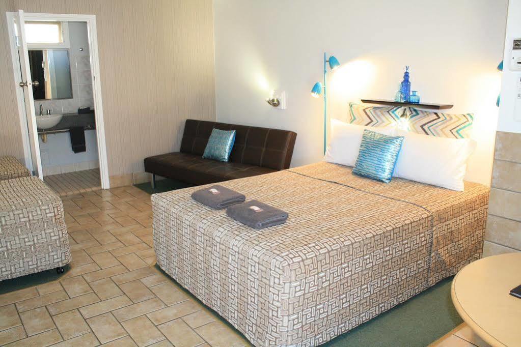 Central Motel Gin Gin Екстер'єр фото