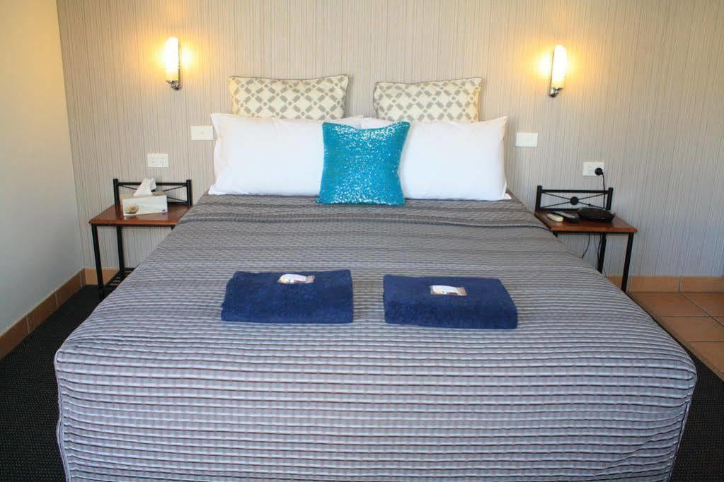 Central Motel Gin Gin Екстер'єр фото
