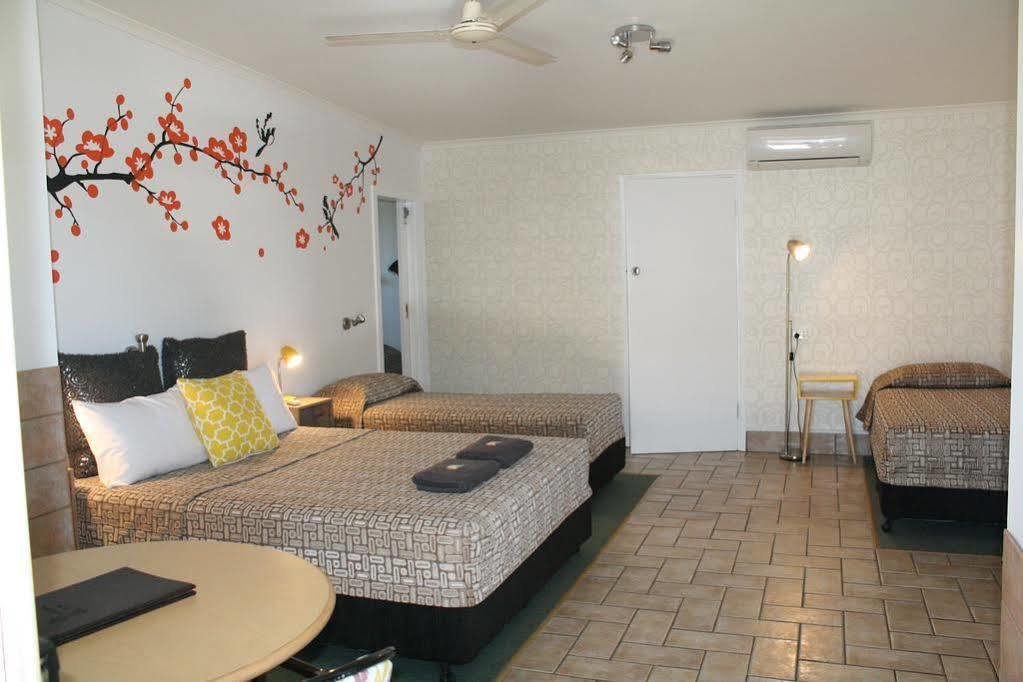 Central Motel Gin Gin Екстер'єр фото