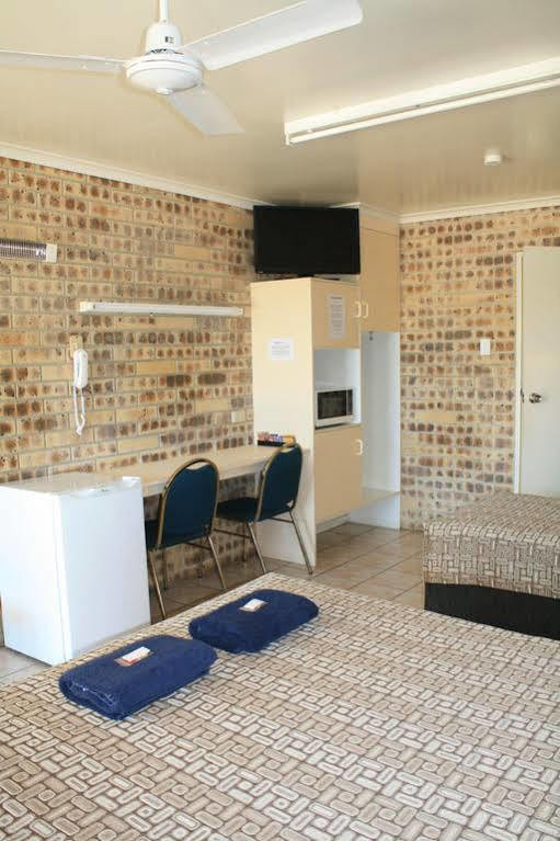 Central Motel Gin Gin Екстер'єр фото