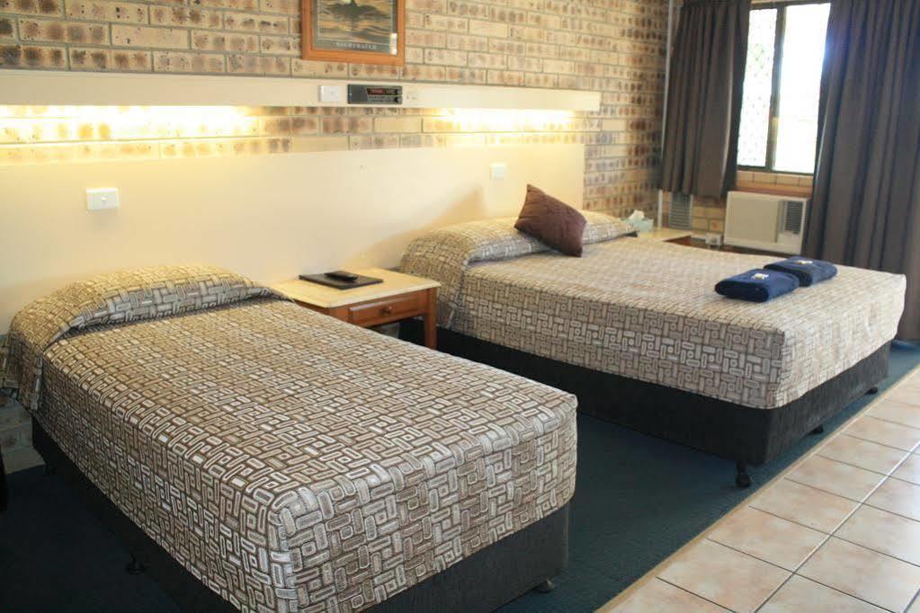 Central Motel Gin Gin Екстер'єр фото