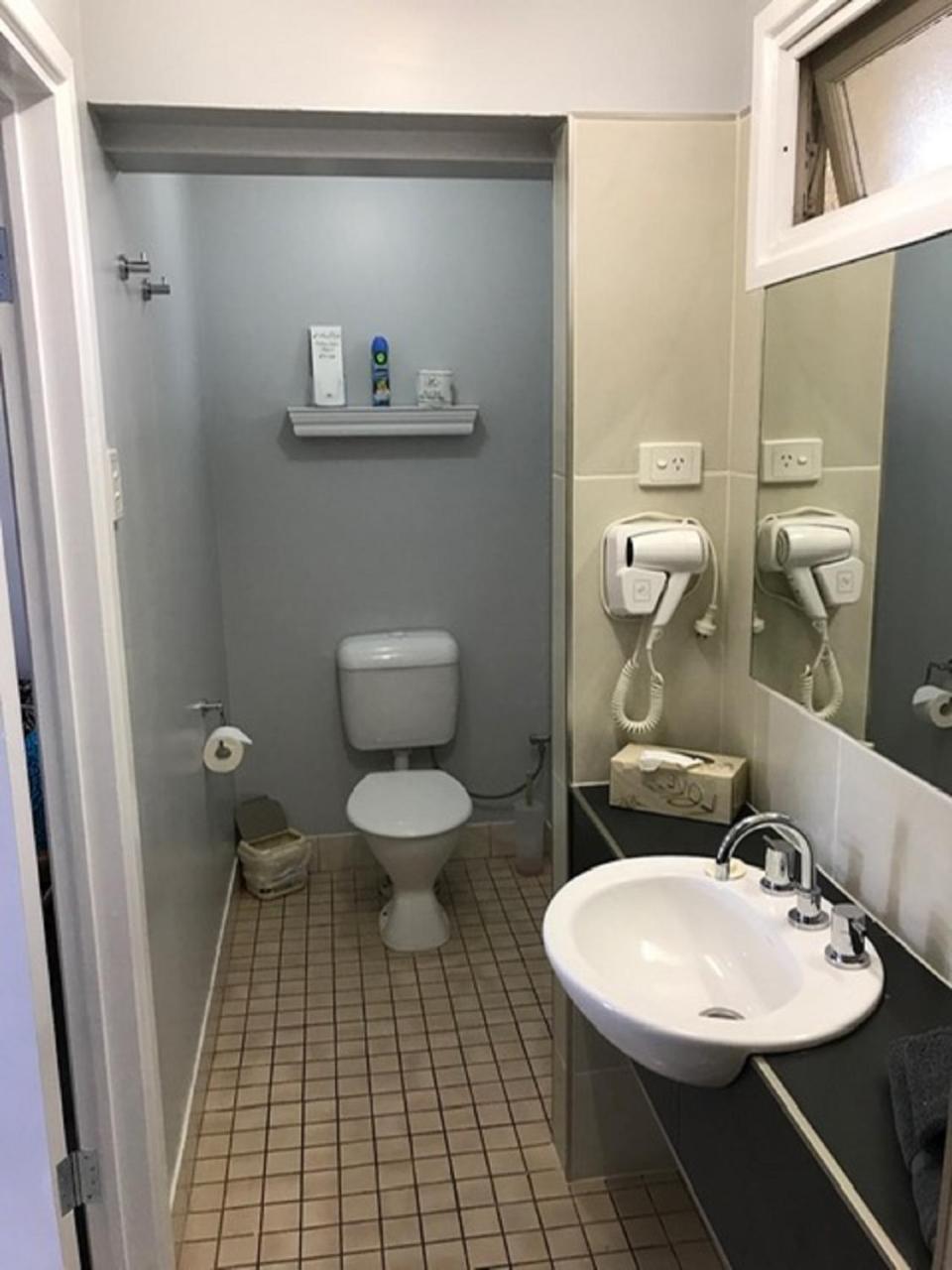 Central Motel Gin Gin Екстер'єр фото