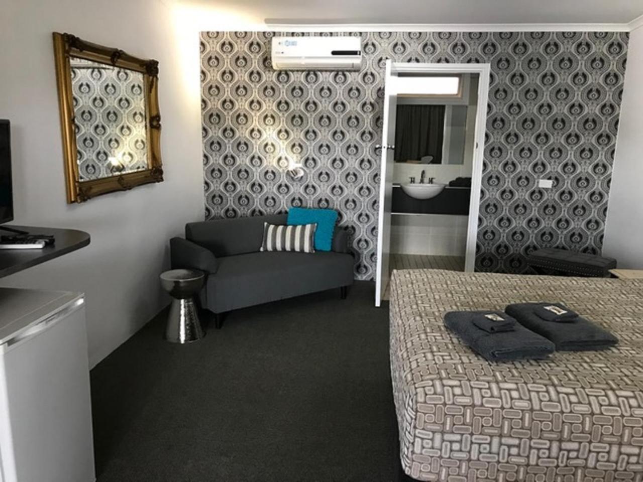 Central Motel Gin Gin Екстер'єр фото